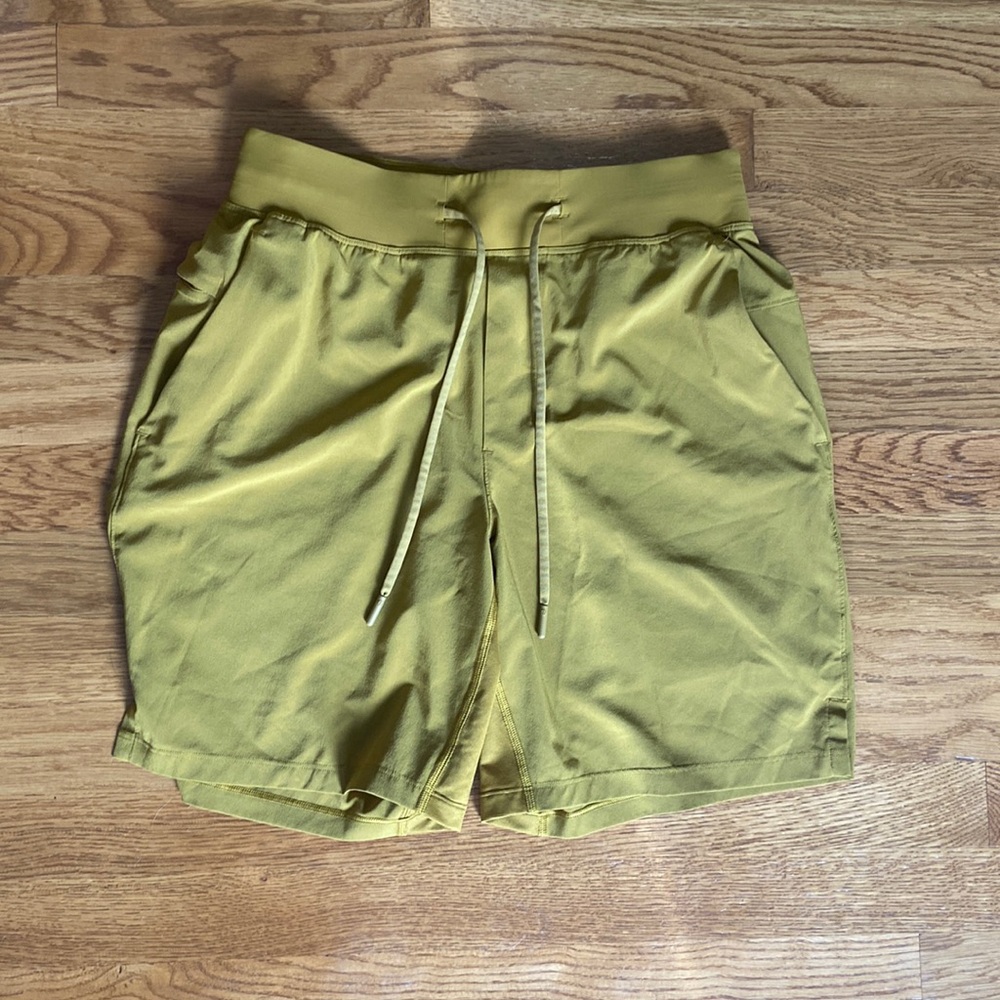 Lululemon Men’s Size Small Mustard Yellow T.H.E. Linerless Short 7”